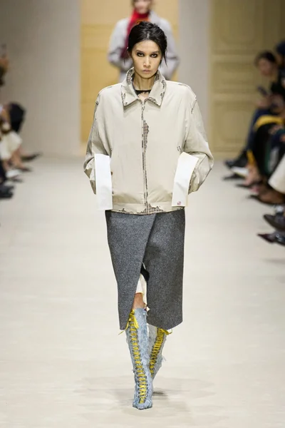 Look 12